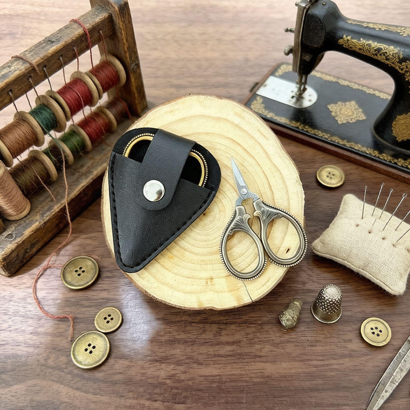 Mini Vintage Scissors with PU  - Leather Work In Art 评论和价格