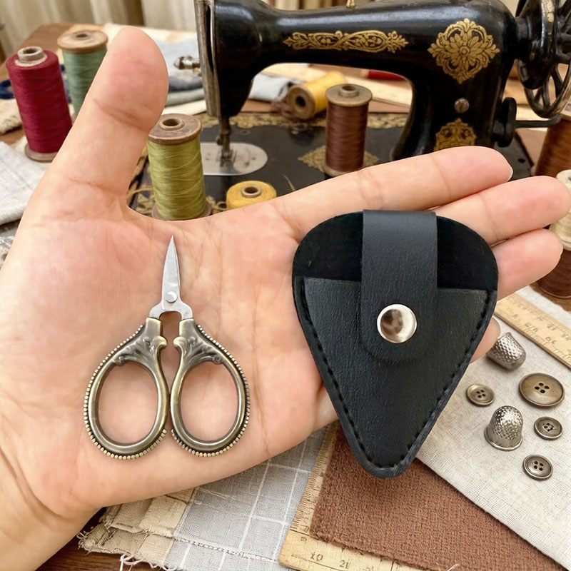 Mini Vintage Scissors with PU  - Leather Work In Art 评论和价格